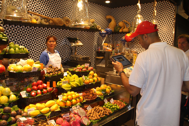 Nuestro pediatra, el Dr. Rubén Gil, nos habla sobre una de las afecciones más comunes de los peques en verano: la otitis del nadador. ?? ?♂️ Si quieres saber más sobre cómo se produce y cómo abordarla, ¡no pierdas atención a este vídeo!